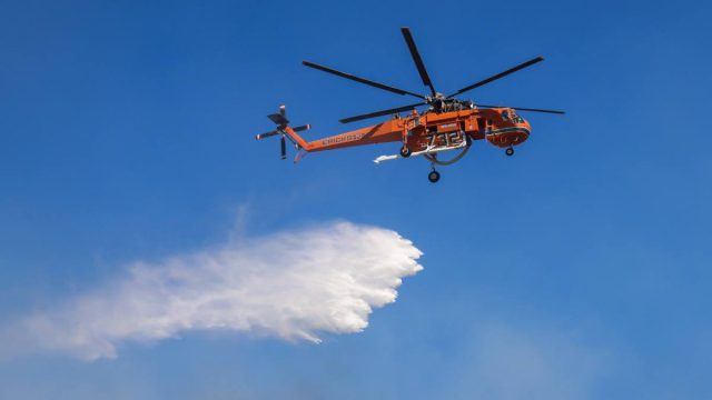 Συναγερμός στην Πυροσβεστική: Φωτιά στον Ασπρόπυργο – Συνδράμουν και εναέρια μέσα