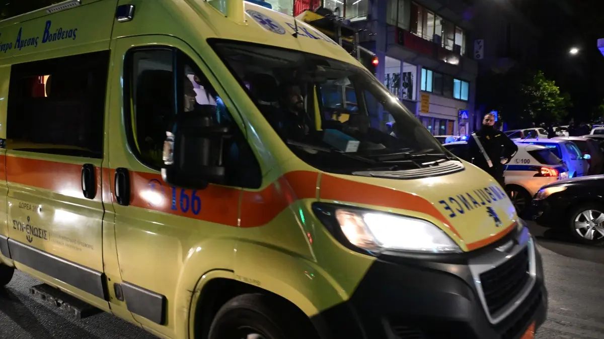 Τραγωδία στη Νίκαια: Μοτοσικλέτα παρέσυρε 73χρονο – Νεκρός ο πεζός, τραυματίας ο οδηγός