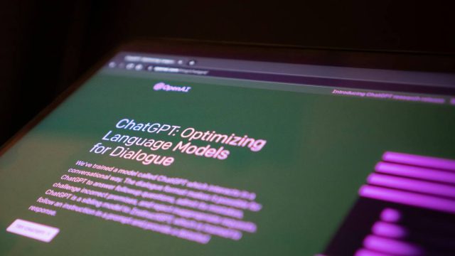Ο ανατριχιαστικός λόγος που δεν πρέπει ποτέ να πείτε τα μυστικά σας στο ChatGPT – «Δεν είναι φίλος σας»