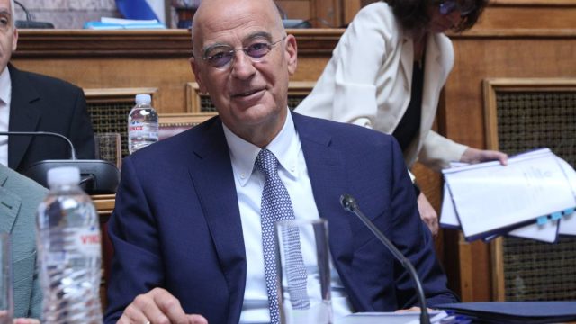 Εξηγείται ο Δένδιας: «Αν πάει κληρωτός ναύτης σε πλοίο μόνο ο… Αρχιεπίσκοπος δεν παίρνει τηλέφωνο»