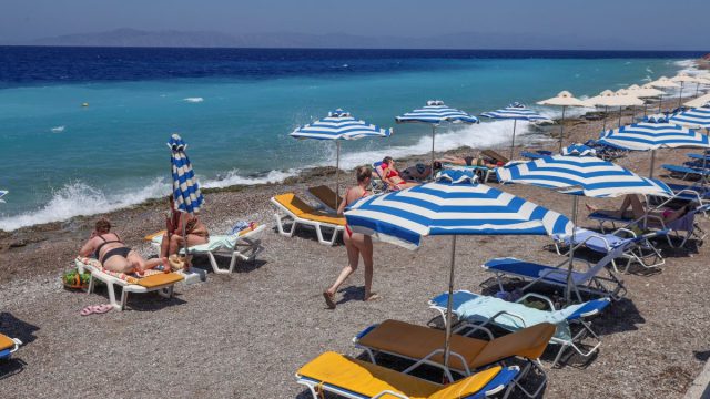 Χειρότερα από Βουλγαρία: Οι μισοί Έλληνες δεν πάνε διακοπές