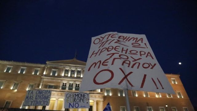 «Πώς επέστρεψε η Ελλάδα από τον γκρεμό»: Οι Financial Times «δικάζουν» την χώρα για τα δέκα χρόνια από το 2015