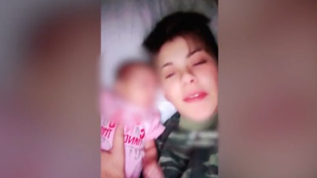 «Ο τοίχος και το κρεβάτι ήταν γεμάτα με εμετό» – Πώς βρήκε νεκρό το παιδί του ο πατριός της Μουρτζούκου