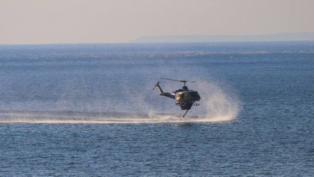 Συναγερμός: Πτώση ελικοπτέρου στην Ελευσίνα – Σώοι οι χειριστές