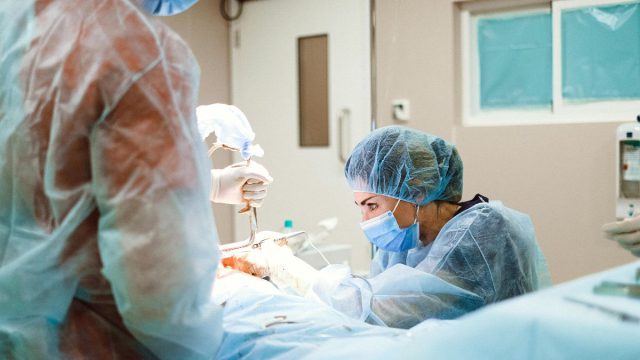Έπαιρναν τα όργανα ασθενών πριν ακόμα πεθάνουν – Στο φως σκάνδαλο με μεταμοσχεύσεις στις ΗΠΑ