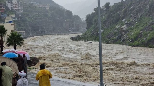 Φονικές πλημμύρες στο Πακιστάν: Πάνω από 50 νεκροί σε 24 ώρες – Ανάμεσα στα θύματα δεκάδες παιδιά