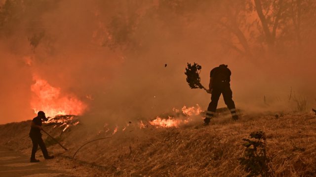 Οι ειδικοί χτυπούν «καμπανάκι» για τις πυρκαγιές: «Ξεκινούν από ανθρώπινη δραστηριότητα, πρέπει πλέον να σκεφτόμαστε τις πλημμύρες»