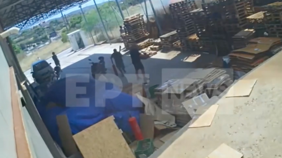 Η στιγμή που ακαθάριστο οικόπεδο προκαλεί την φωτιά στο Κορωπί – Δείτε βίντεο