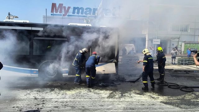 Παρανάλωμα του πυρός αστικό λεωφορείο στον Βόλο – Δείτε βίντεο