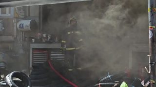 Συναγερμός στην Πυροσβεστική: Φωτιά σε κατάστημα ελαστικών στη Μιχαλακοπούλου – Διακοπή της κυκλοφορίας