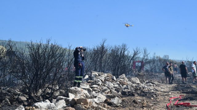 Φωτιά στον Υμηττό: Εντοπίστηκε μπουκάλι με βενζίνη – Πιθανός ο εμπρησμός