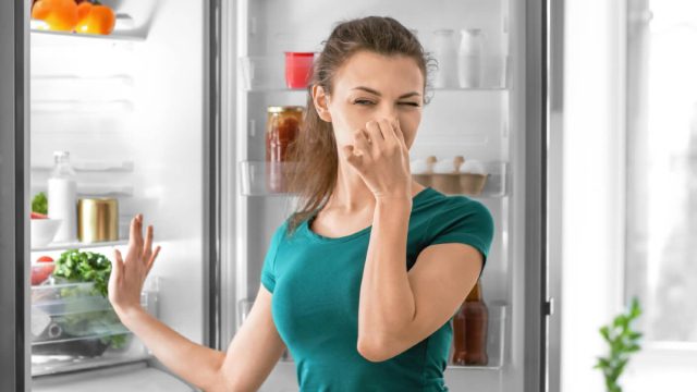 Ψυγείο χωρίς μυρωδιές: Δείτε πώς θα το καθαρίσετε φυσικά