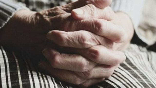 Φρίκη στα Τρίκαλα: 67χρονος βίαζε την 92χρονη μητέρα του