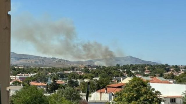 Μεγάλη φωτιά στην Δροσοπηγή κοντά στις Αφίδνες – Στάλθηκε μήνυμα από το 112
