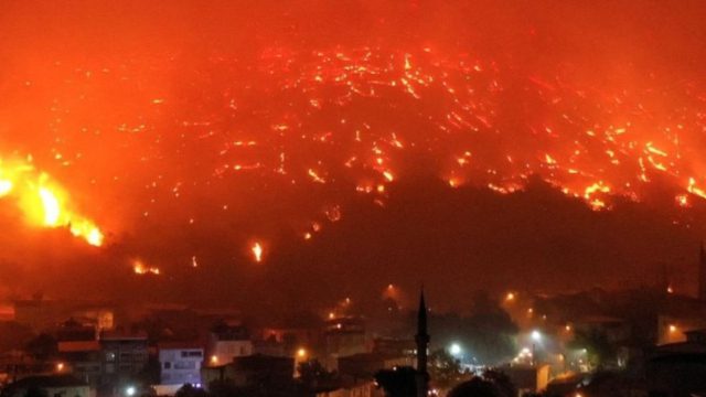 Τεράστιες φωτιές στην Τουρκία: Θύματα, εκκενώσεις και αγωνία στην Προύσα