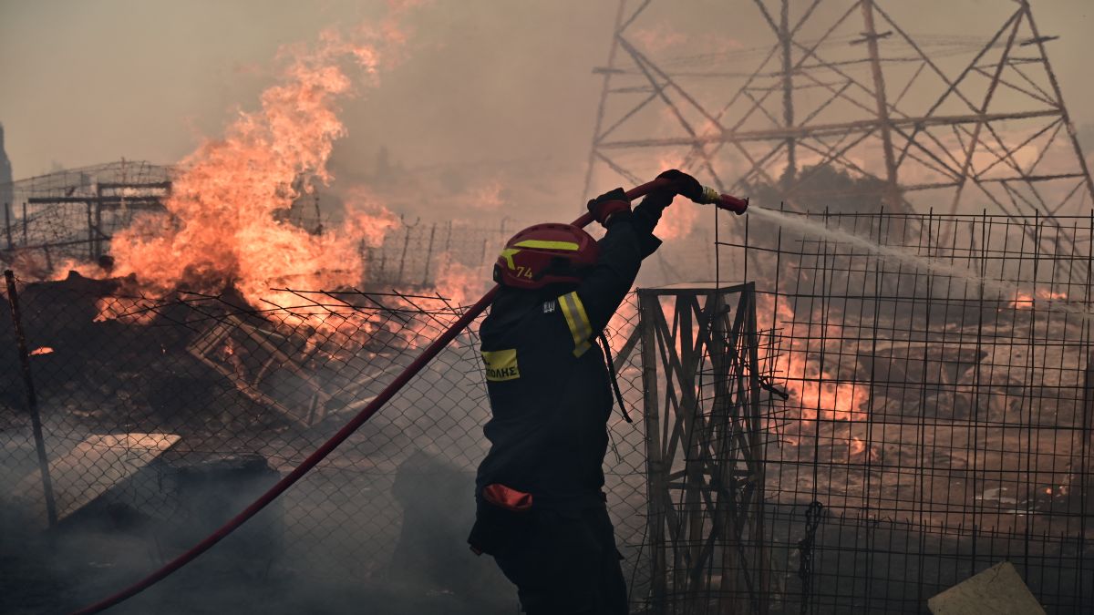 Πύρινος εφιάλτης σε Κύθηρα, Μεσσηνία, Εύβοια και Αφίδνες – Σε πλήρη εξέλιξη οι πυρκαγιές και διαρκή μηνύματα 112
