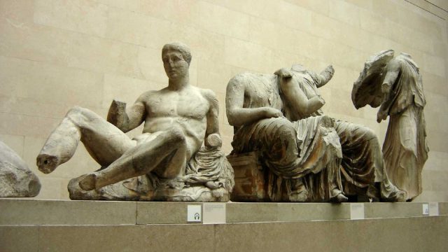 «Μην τα επιστρέψετε στην Ελλάδα»: Μπλόκο για τα Γλυπτά του Παρθενώνα – Καμπάνια κατά της επιστροφής τους