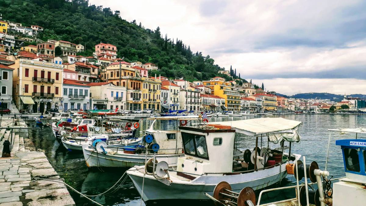 Απόδραση στο Γύθειο: Το στολίδι της Μάνης που σας ταξιδεύει στον χρόνο
