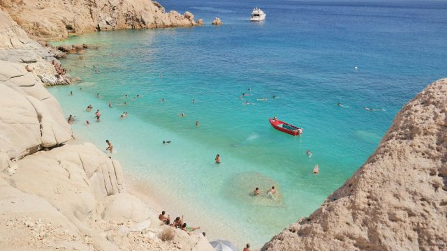 Στην Ικαρία της Μαρίνας Σπανού: Το νησί όπου ο χρόνος ξεχνιέται