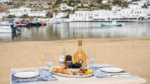 Η απόλαυση στην Μύκονο έχει την υπογραφή του Vegera — Μοναδικές γεύσεις και εξαιρετικές τιμές