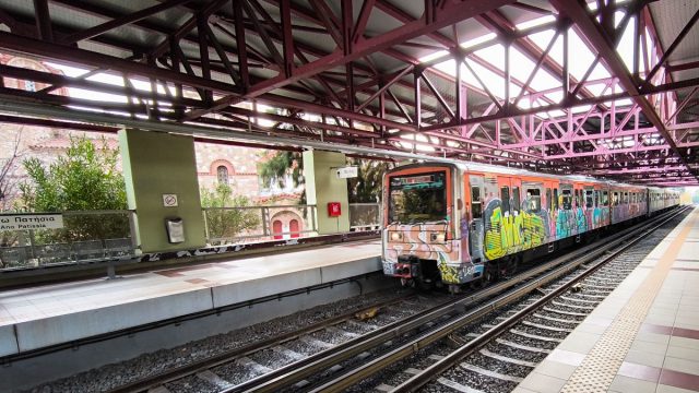 Συναγερμός στα Άνω Πατήσια: Πτώση ατόμου στις γραμμές του Ηλεκτρικού και κλείσιμο δύο σταθμών