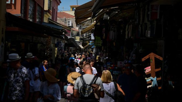 «Καμίνι» όλη η Ελλάδα λόγω καύσωνα: Έκτακτα μέτρα για την προστασία των εργαζομένων την Τρίτη, 22 Ιουλίου