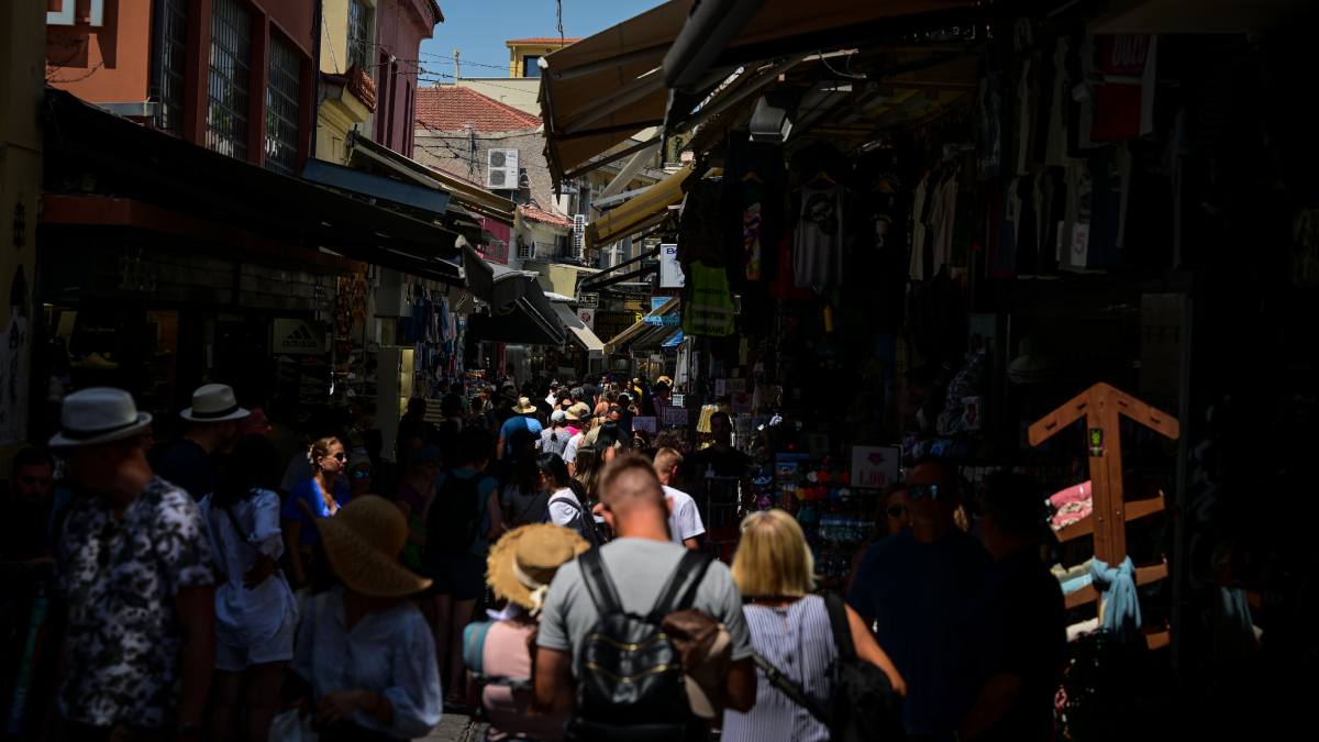 «Καμίνι» όλη η Ελλάδα λόγω καύσωνα: Έκτακτα μέτρα για την προστασία των εργαζομένων την Τρίτη, 22 Ιουλίου