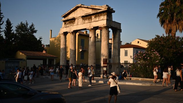 Καιρός σήμερα 26/7: Καύσωνα… συνέχεια για άλλες 48 ώρες – Από πότε «δροσίζει» σύμφωνα με Αρναούτογλου και Μαρουσάκη