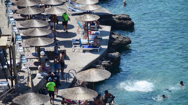 Καιρός: «Βράζει» η χώρα από το κύμα καύσωνα – Έκτακτο δελτίο της ΕΜΥ