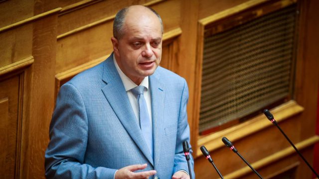 Οι «γαλάζιοι» κουμπάροι του ΟΠΕΚΕΠΕ: Η Νταμπακάκη, ο Αυγενάκης και ο κατηγορούμενος για απάτη Καλφούντζος