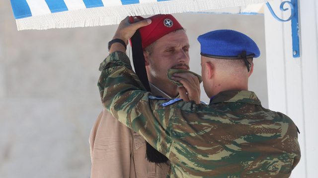 Καιρός: Τι είναι ο θερμικός θόλος που θέρνει ακραίο καύσωνα διαρκείας στην Ελλάδα – Στους 43 βαθμούς η θερμοκρασία, τεράστιος κίνδυνος πυρκαγιών