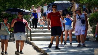 Καύσωνας δίχως τέλος: Σε παρατεταμένη «λαίλαπα» ζέστης η χώρα έως τη Δευτέρα – Επικαιροποιήθηκε το έκτακτο δελτίο