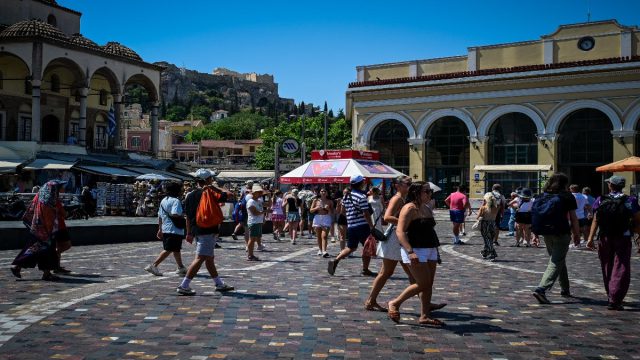 Καύσωνας: Αναστέλλονται οι υπαίθριες εργασίες και οι διανομές το μεσημέρι της Τρίτης(22/7)