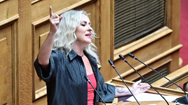 Έπος στη Βουλή: Η βουλευτής Τζώρτζια Κεφαλά… τραγούδησε Βιτάλη στην ομιλία της