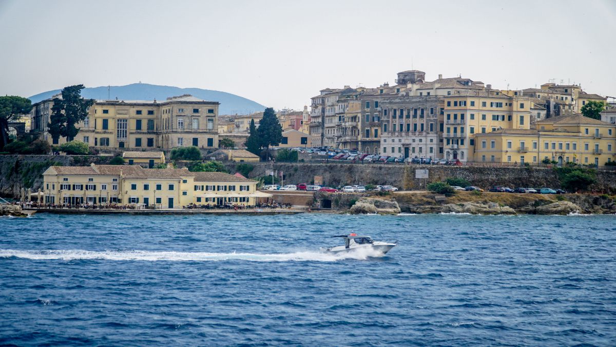 Κέρκυρα: Αξέχαστες διακοπές στο νησί των των Φαιάκων – Οι αμέτρητες παραλίες και η τοπική κουζίνα