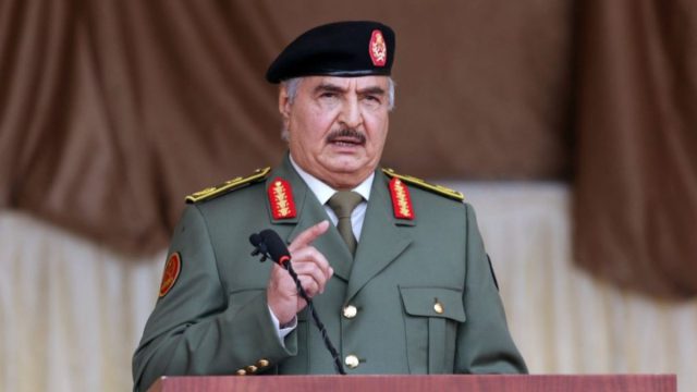 Κρίση μεταξύ ΕΕ και Λιβύης: Ο Χαφτάρ έδιωξε την ευρωπαϊκή αντιπροσωπεία στην οποία συμμετείχε ο Θάνος Πλεύρης
