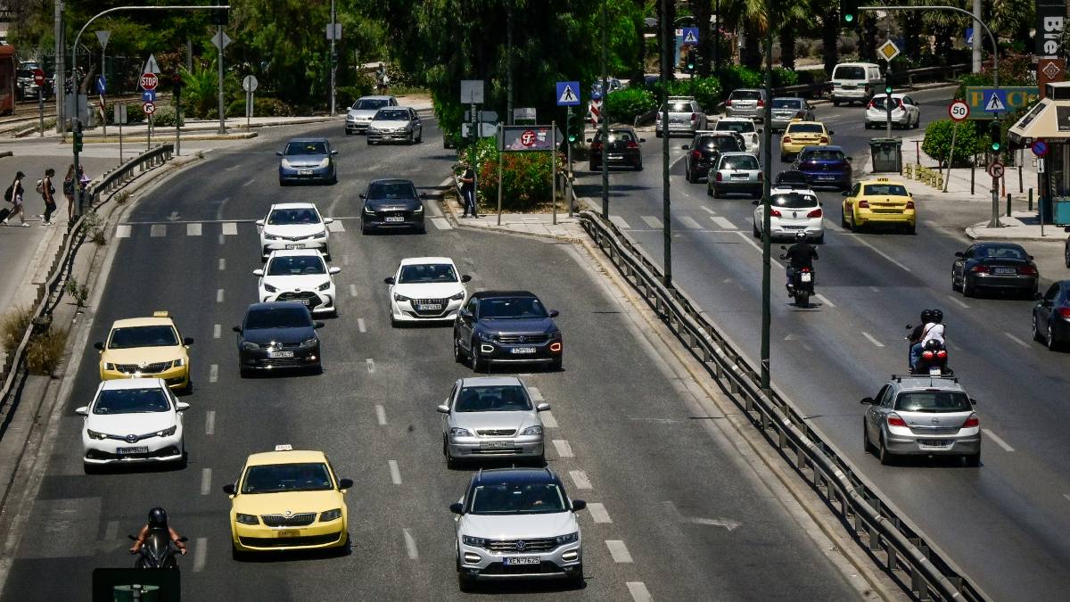 Σύγκρουση αστικού λεωφορείου με ΙΧ στη λεωφόρο Αχαρνών – Διακοπή κυκλοφορίας