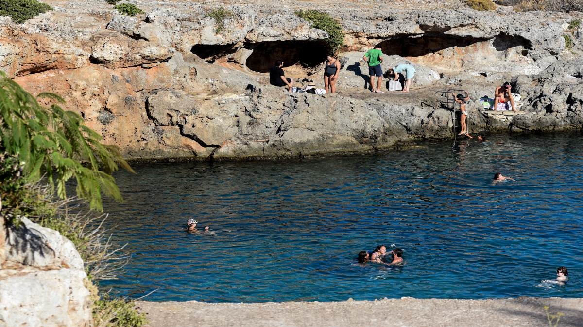 Διακοπές στα Κύθηρα: Οι ξεχωριστές παραλίες και τα καλύτερα μέρη για φαγητό
