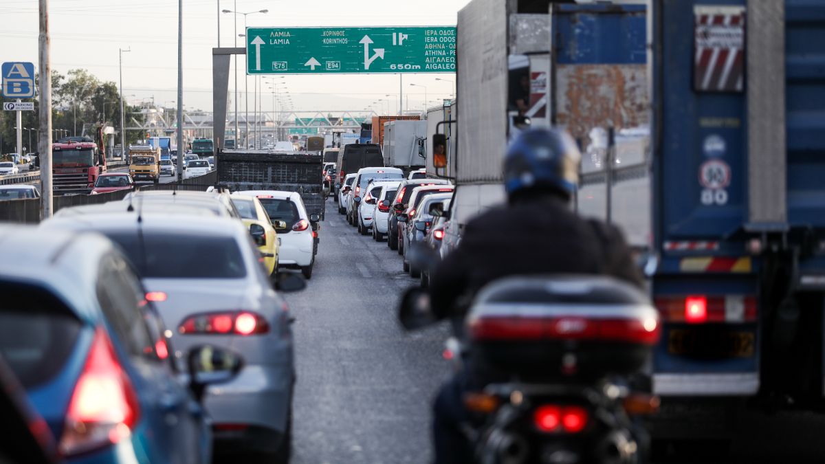 Κλειστή η Αττική οδός προς Λαμία – Ακινητοποιημένο όχημα στην άνοδο της Κηφισού