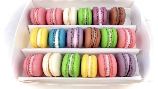 Συνταγή για αυθεντικά γαλλικά macarons στο σπίτι, από την Αργυρώ Μπαρμπαρίγου