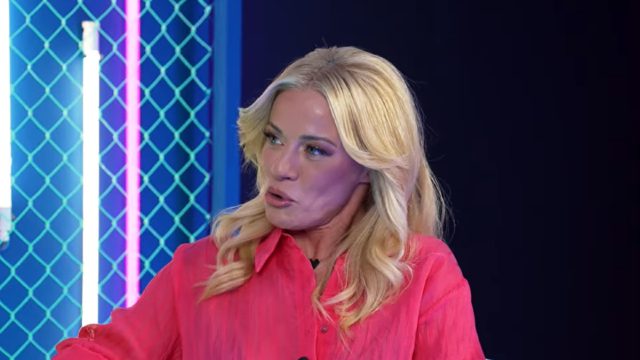 Η Ζέτα Μακρυπούλια «ξεσπά»: «Βρώμικα εξώφυλλα έπιαναν την οικογένειά μου κι έγραφαν χοντράδες»