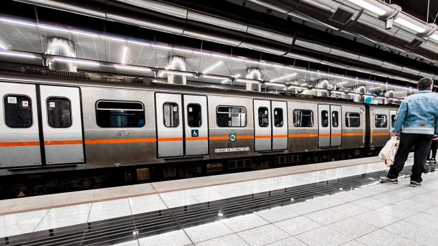 Σε εφαρμογή σήμερα η 24ωρη λειτουργία Μετρό, Τραμ και Λεωφορείων – Τα δρομολόγια και οι συχνότητες