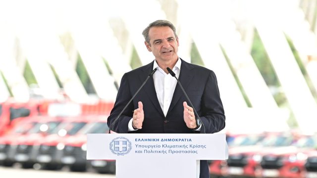 Πυροσβεστική: Ενισχύεται με 164 νέα οχήματα – «Αντιπαρατάσσουμε τις περισσότερες δυνάμεις που είχαμε ποτέ» λέει ο Μητσοτάκης