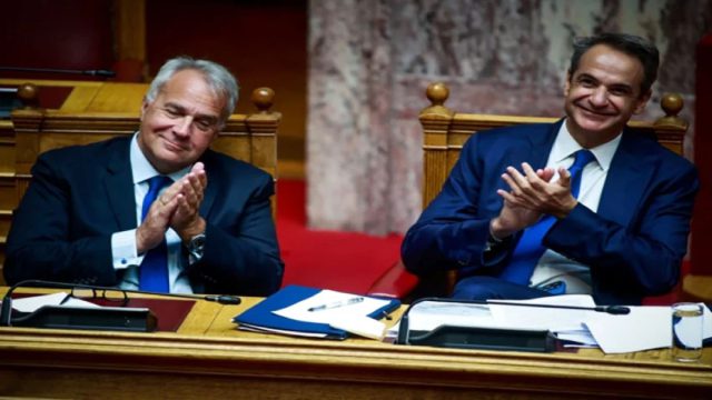 Το καταφύγιο του Μητσοτάκη στην «αποσταθεροποίηση», η δυσαρέσκεια του Βορίδη για το νέο «σπρώξιμο» στην Ζαχαράκη και το «ξύλο» που τρώει ο Ανδρουλάκης