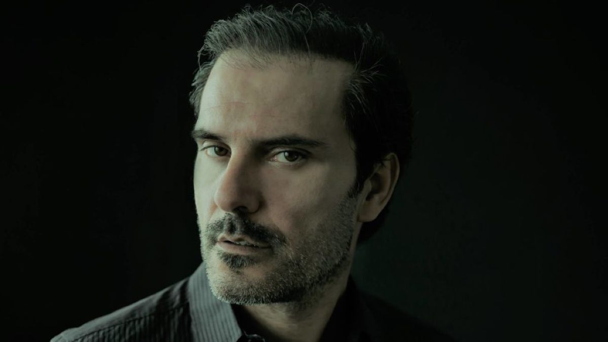 Ο «κακός» που λατρέψαμε για την καλοσύνη του: Ποιος ήταν ο Γεράσιμος Μιχελής – Το «Παρά Πέντε», το θέατρο και η μάχη με την ασθένεια
