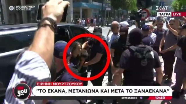 «Φόνισσα, φόνισσα»: Οργισμένος ο λαός στην Πάτρα με την Ειρήνη Μουρτζούκου – Χαμός έξω από τα δικαστήρια
