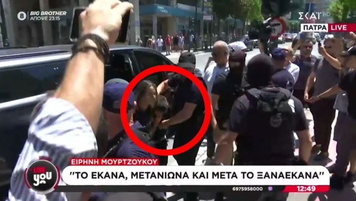 «Φόνισσα, φόνισσα»: Οργισμένος ο λαός στην Πάτρα με την Ειρήνη Μουρτζούκου – Χαμός έξω από τα δικαστήρια