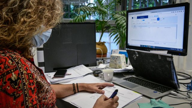 Νέο εργασιακό νομοσχέδιο: Έρχονται fast track προσλήψεις – απολύσεις μέσω κινητού