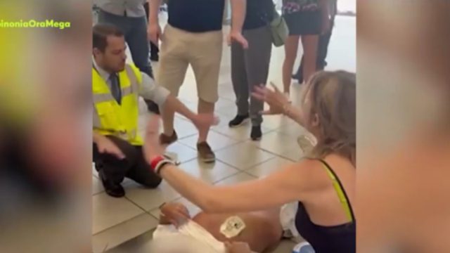 «Έκανα την προσευχή μου και είπα “Θεέ μου, μακάρι να σωθεί”» – Τι λέει η παιδίατρος που επανέφερε στη ζωή άνδρα στο αεροδρόμιο της Ρόδου