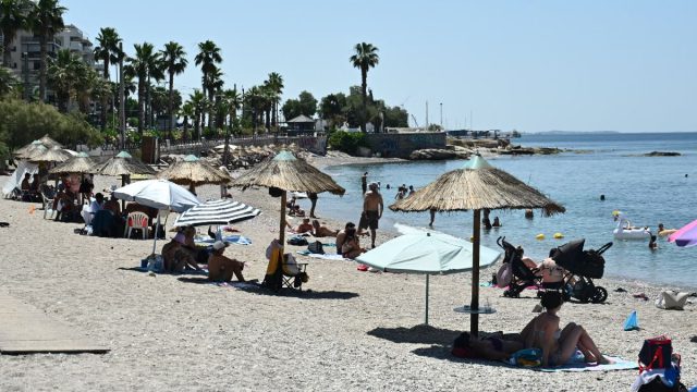 «Θρίλερ» στο Παλαιό Φάληρο με το νεκρό κοριτσάκι: Αποστεωμένο και βαριά χτυπημένο – Εξετάζεται δολοφονία